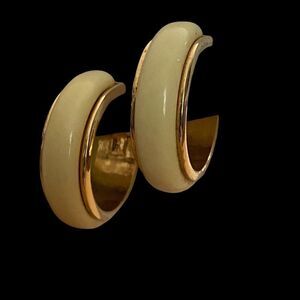 Vintage 1977 Avon Clip Hoop Earrings Ivory with Gold Tone with Box NEW
